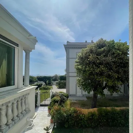 Appartement Bianca A Few Steps By The Sea With Exclusive Garden & Jacuzzi Livorno